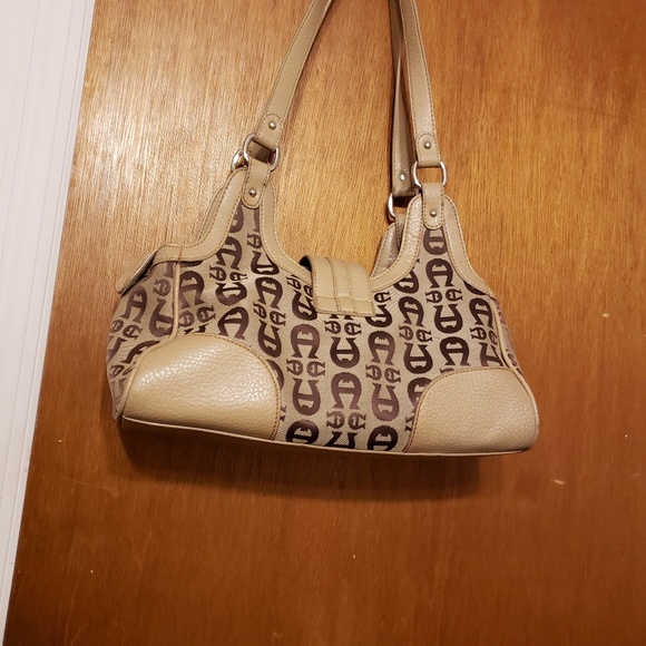 Handbag - Picture 2 of 3